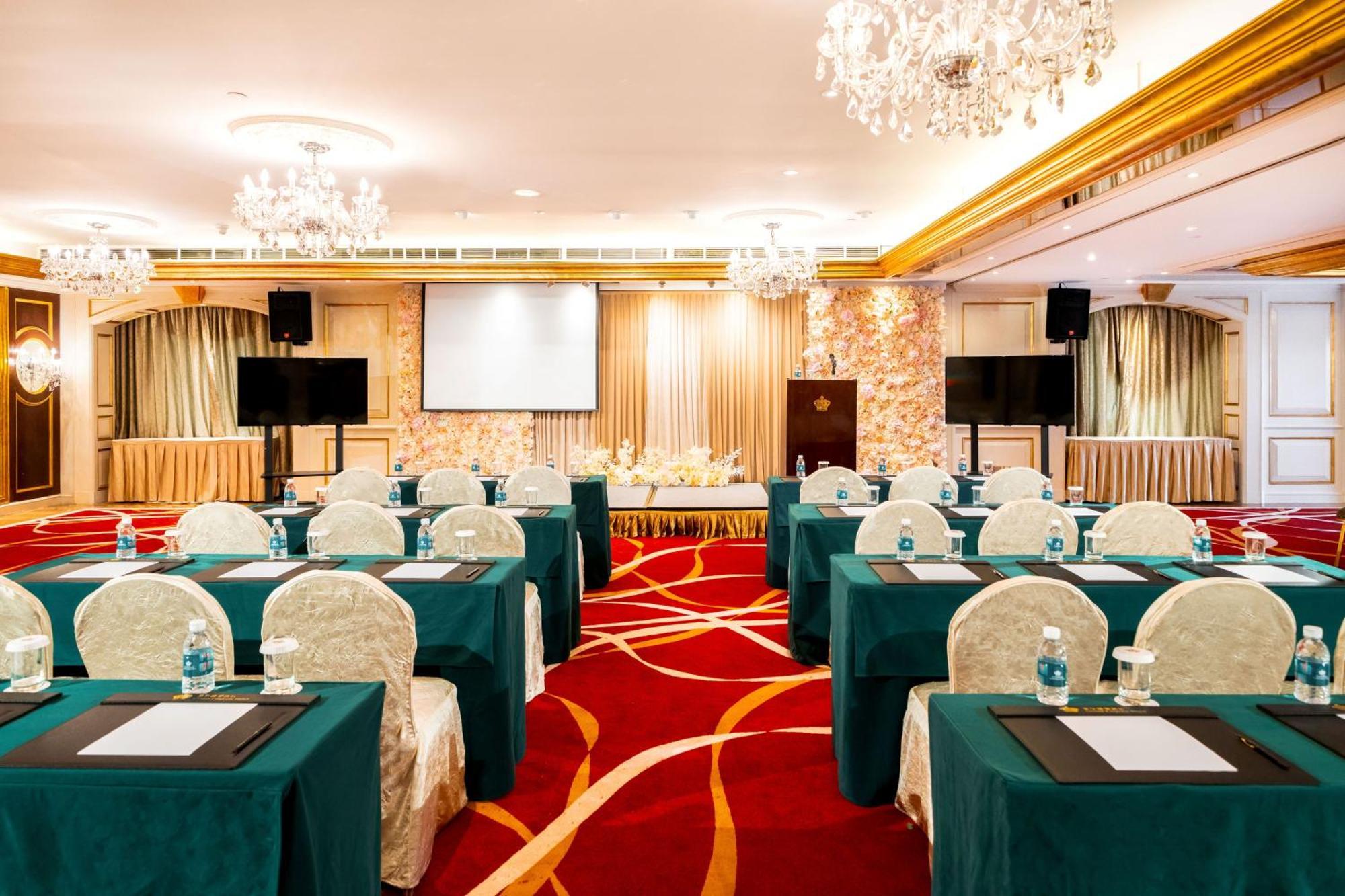 Grand Emperor Hotel Макао Екстериор снимка